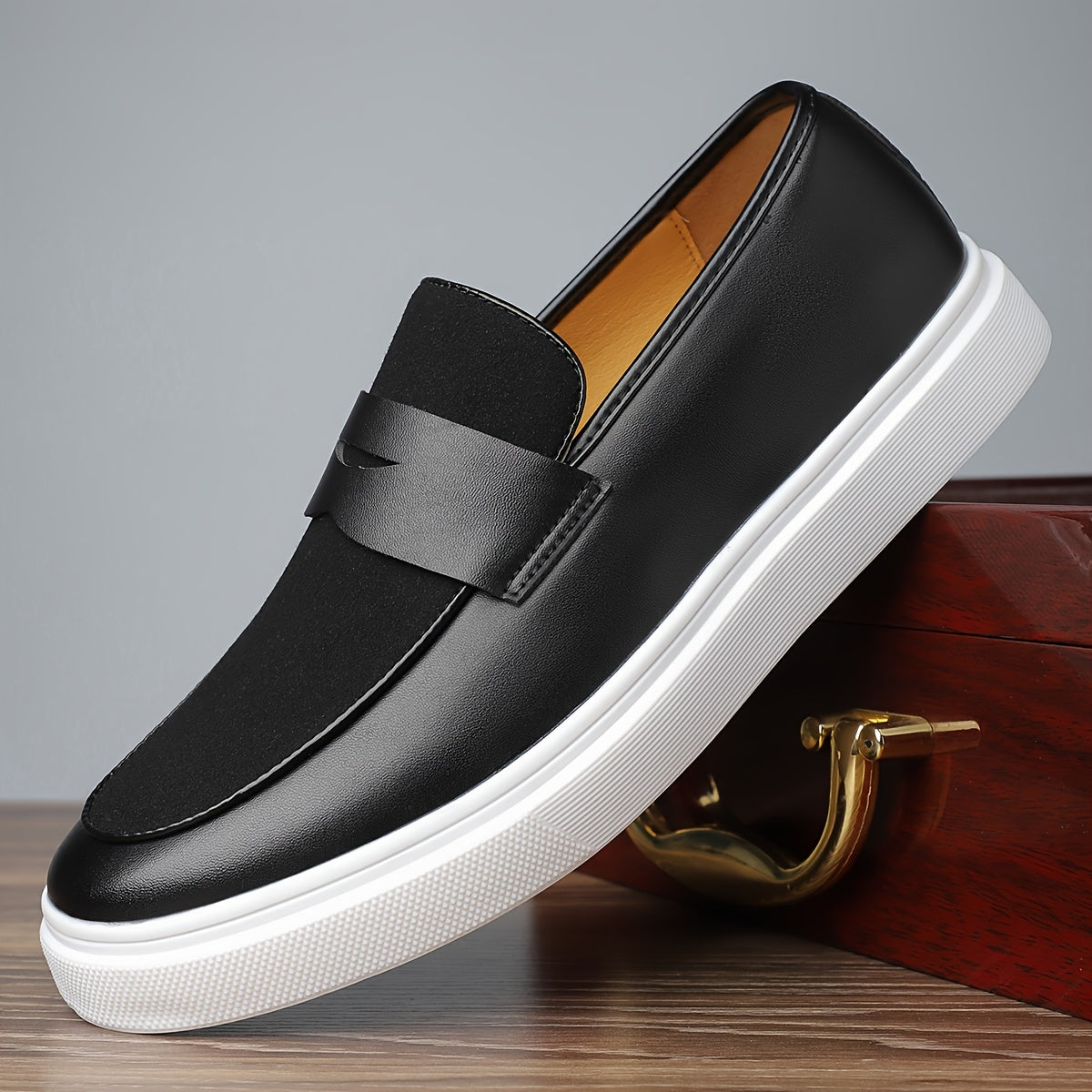 Black / US 15