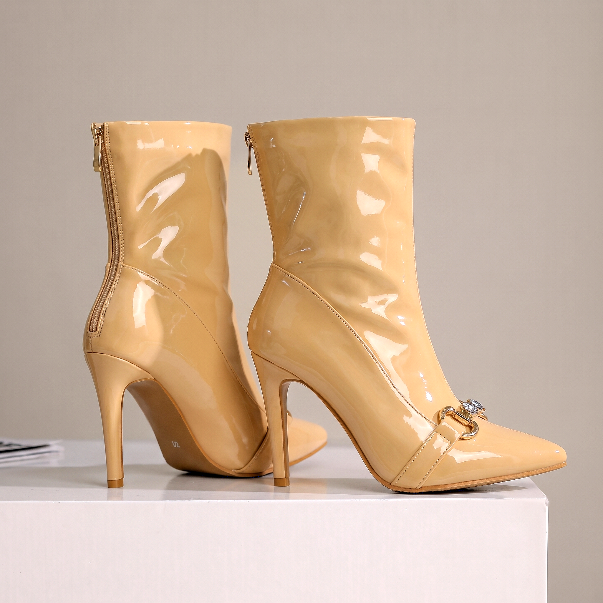 Beige / US 11