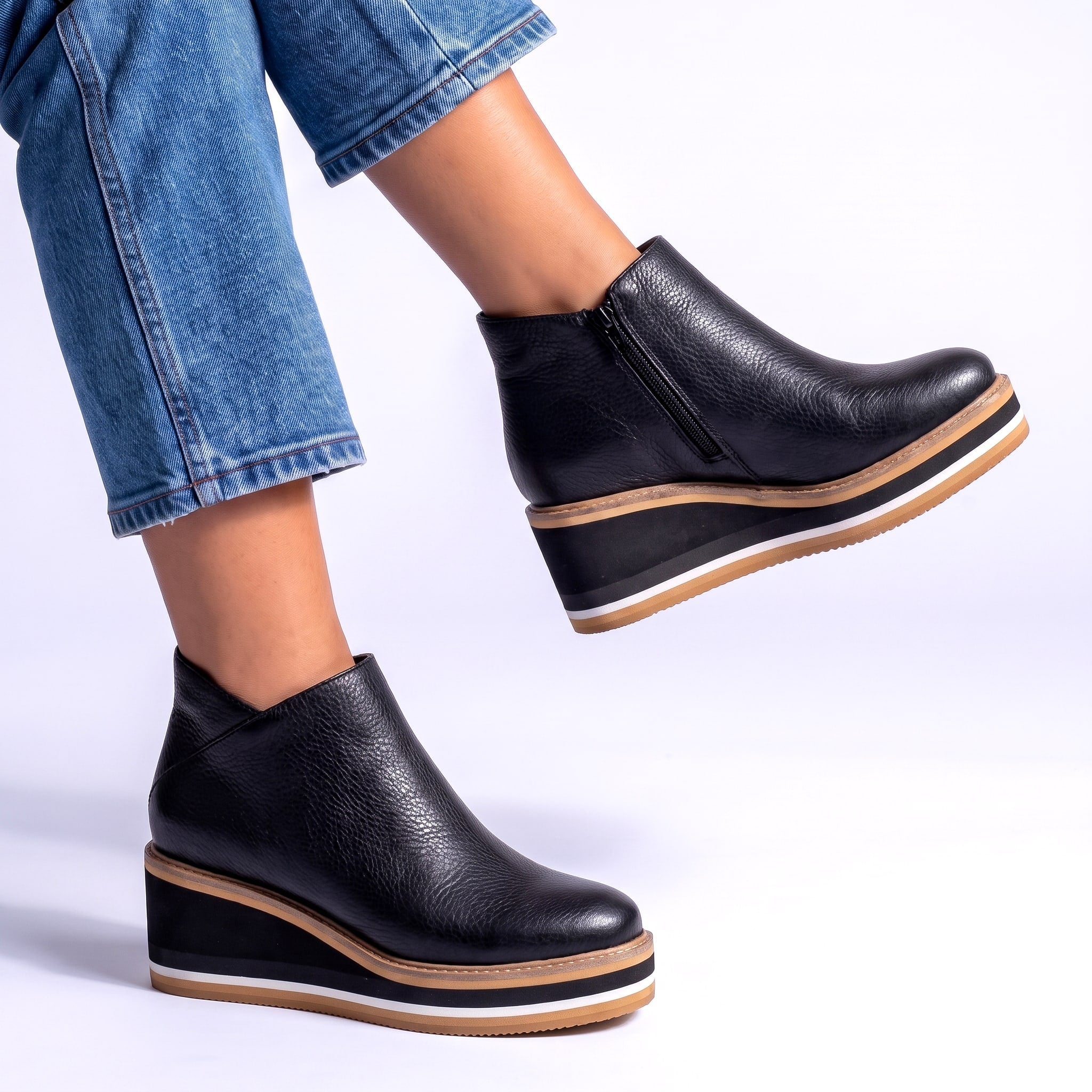 Black / US 10