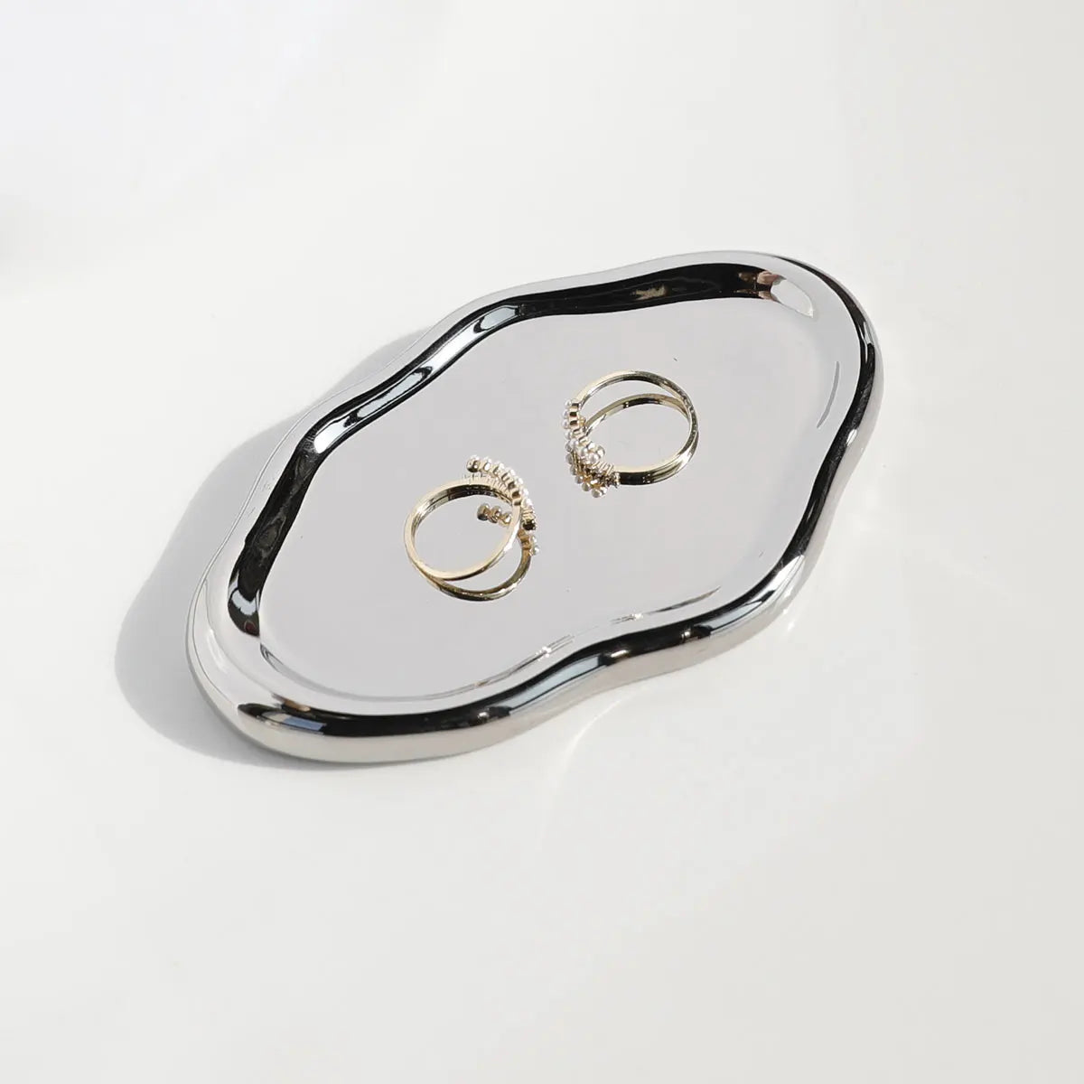 Argento dish with earrings