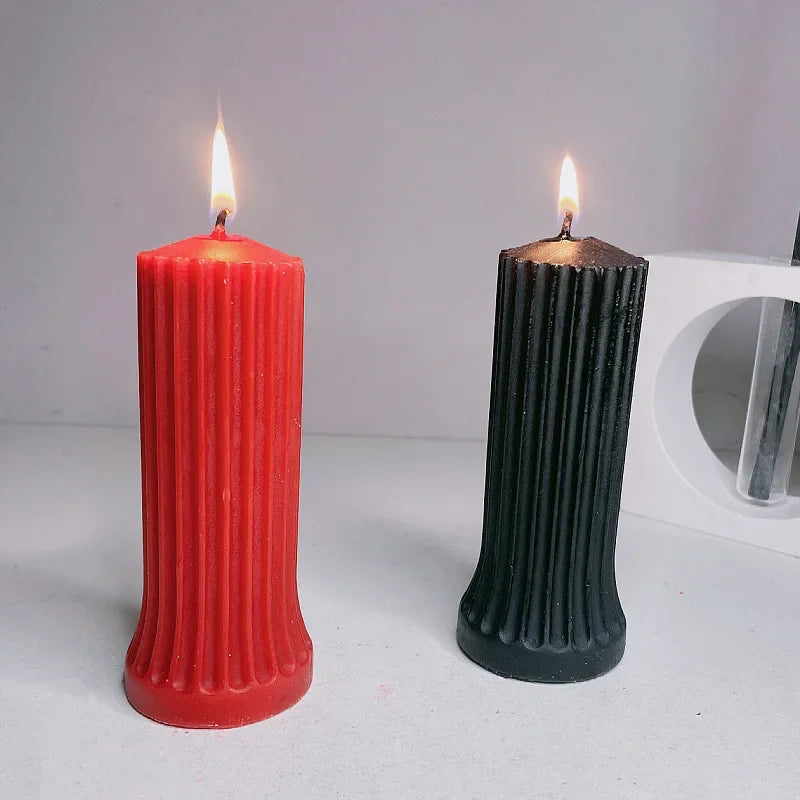 Colonna candles in red and black