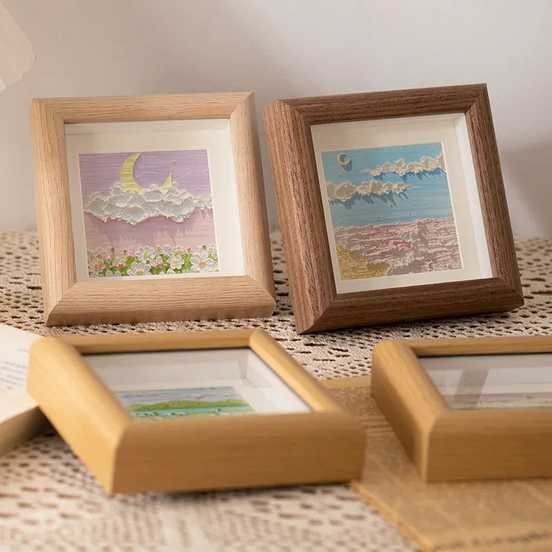 Cornice frames in natural and walnut