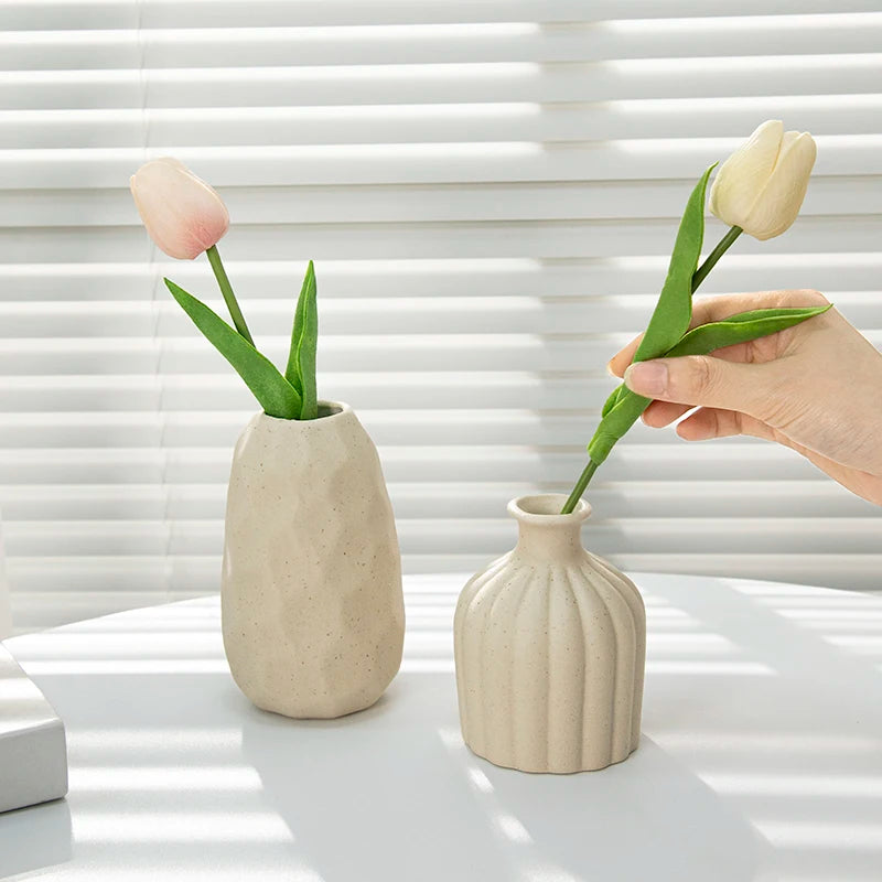 Matera sand ceramic vases with tulips