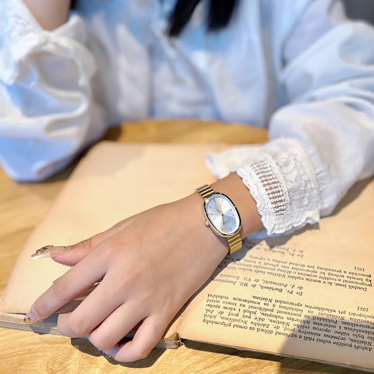 Ovale watch