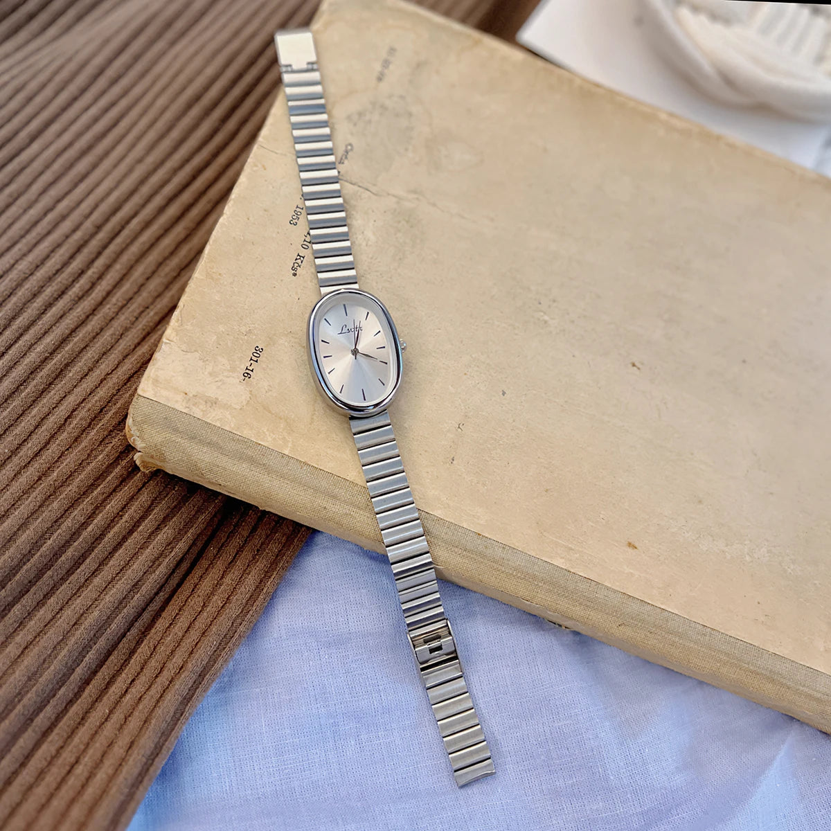 Ovale watch