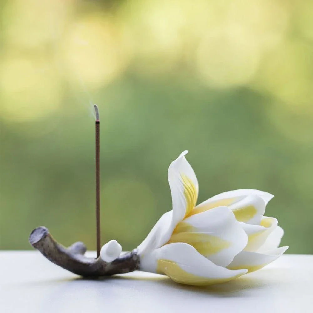 Petalo magnolia holder outdoors