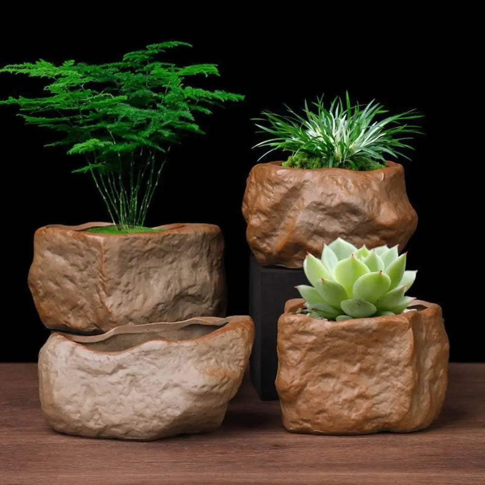 Roccia stone-look planters with plants