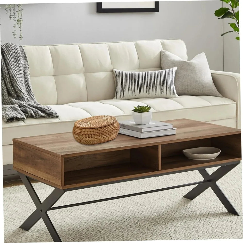 Vimini basket on a coffee table