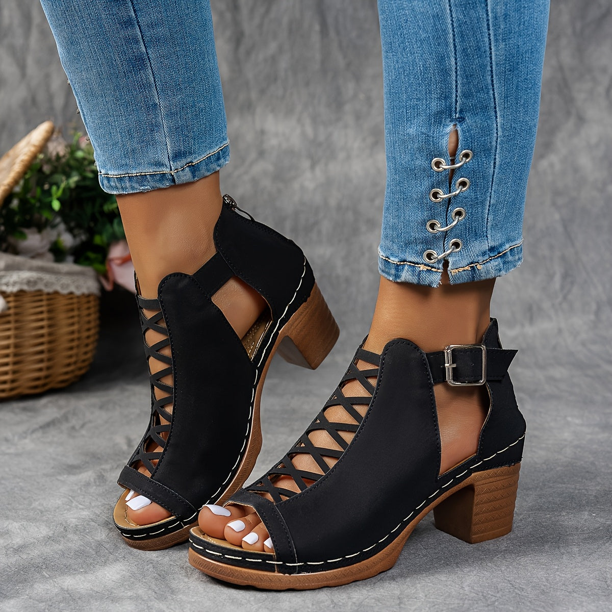 Black / US 12