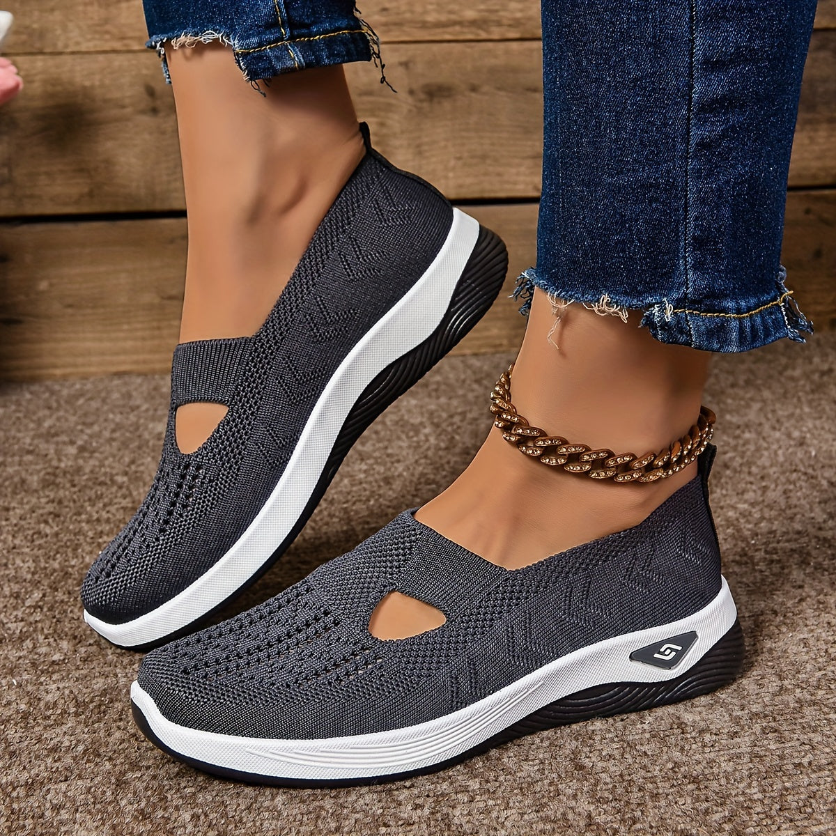 Dark Gray / US 10